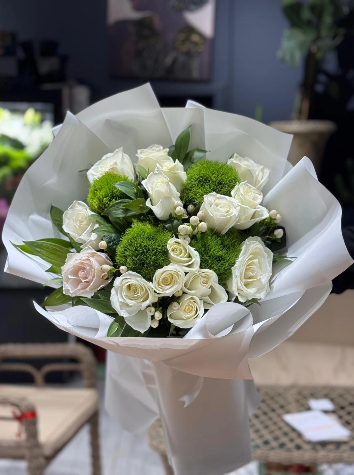 15 White Roses