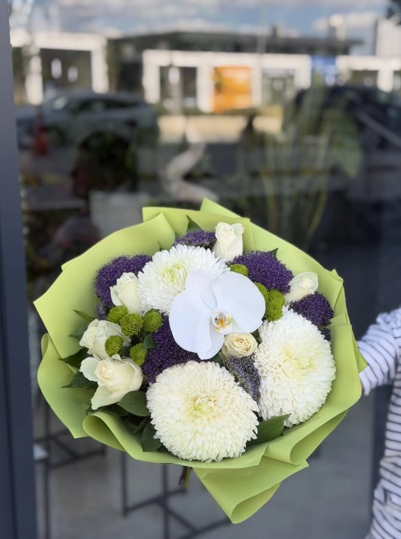 White Anastasia Bouquet