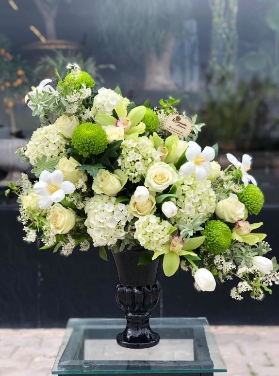 White Harmony Arrangement
